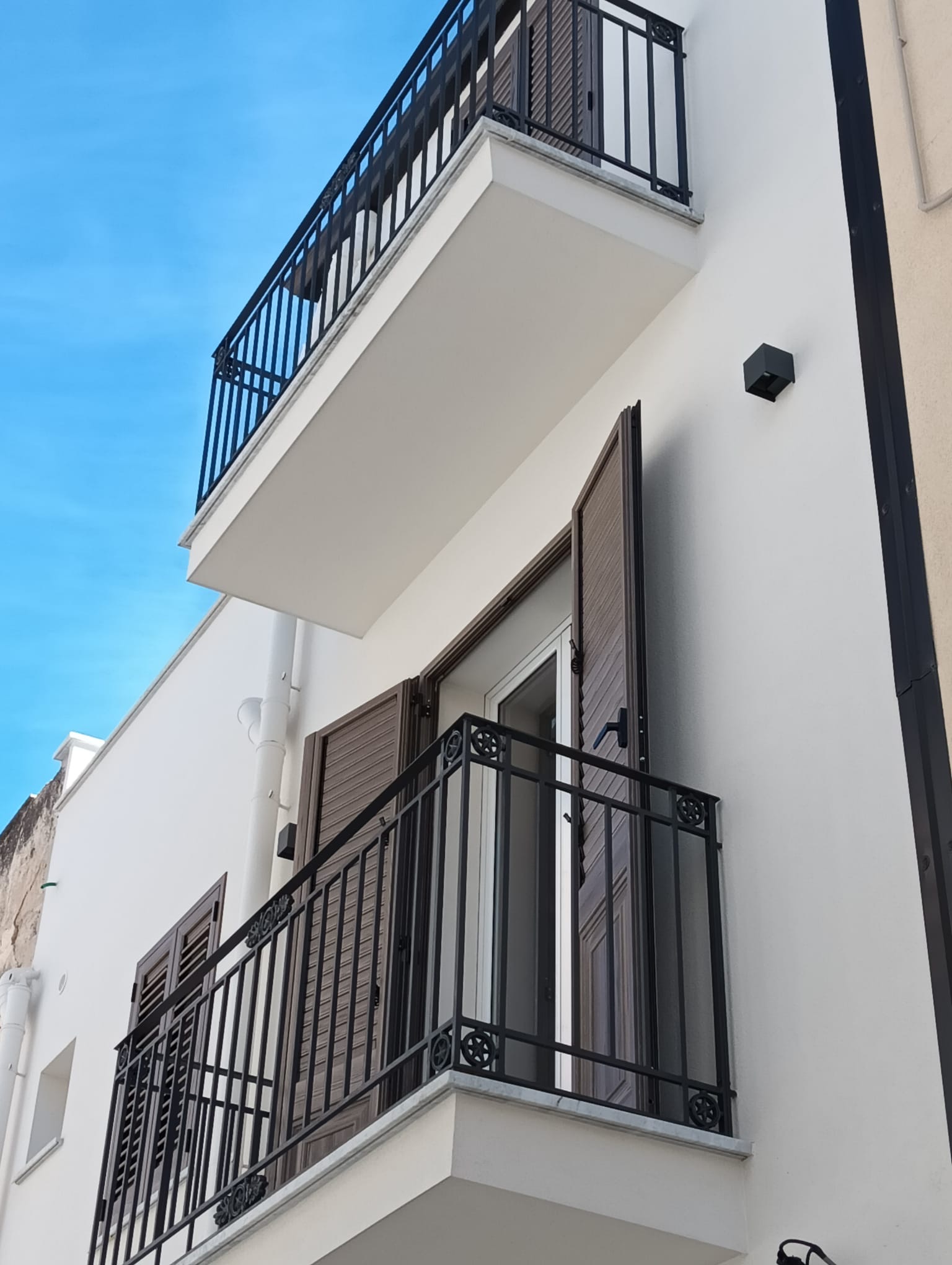 Casa Gigante exterior by day