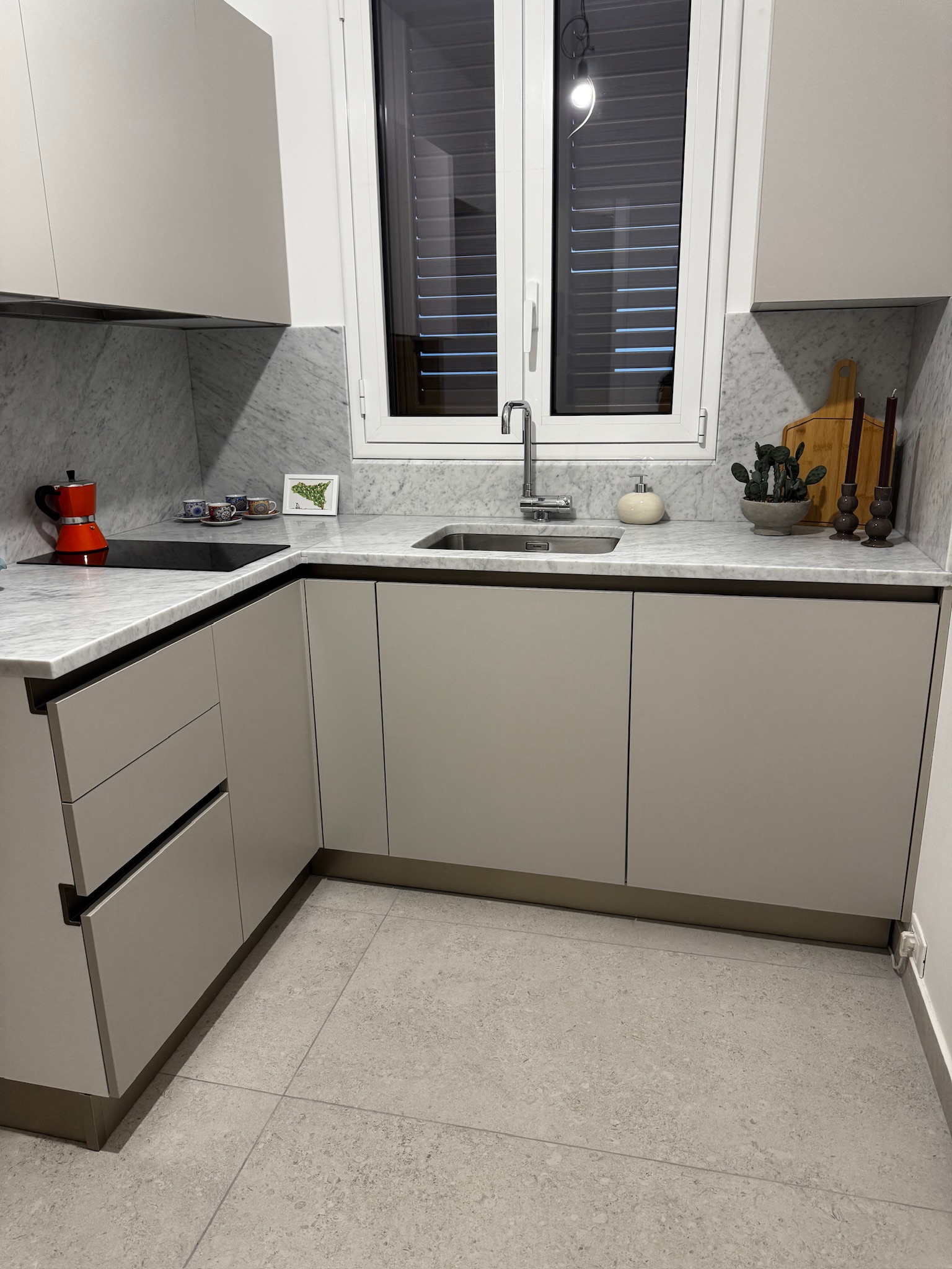 Studio Terra kitchen with marble countertop